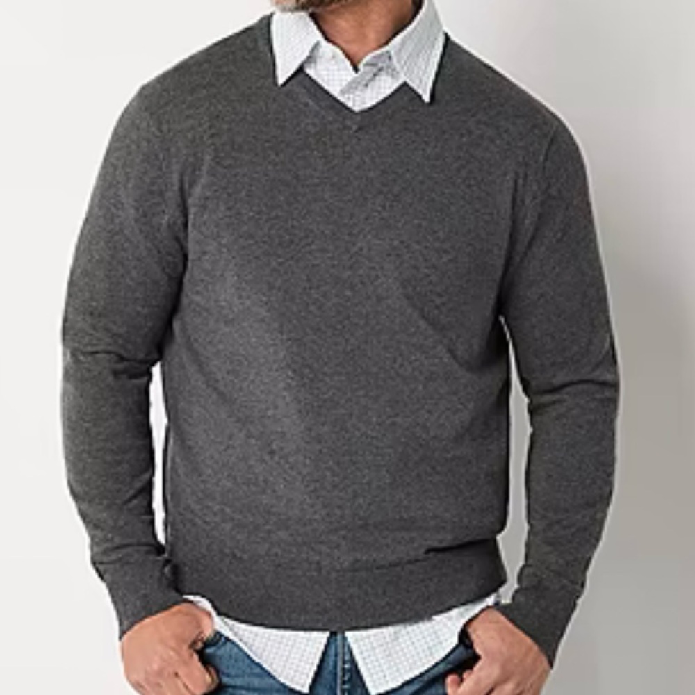 NWOT- Old Navy Men's Charcoal Gray
V-Neck Sweater